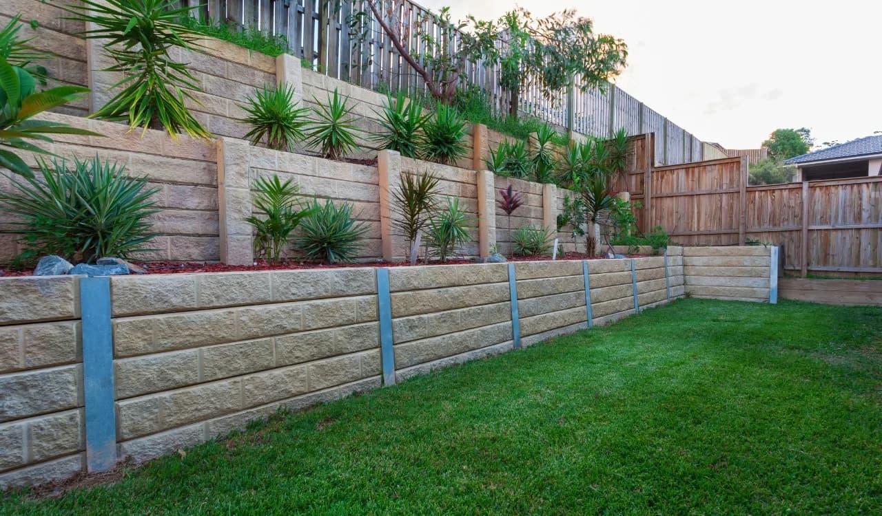 retaining wall stone block landscape grade